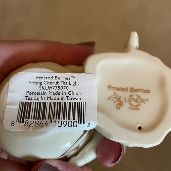 NWT! Lenox China - For The Holidays Frosted Berries Sitting Cherub Tea Light - Picture 4 of 4